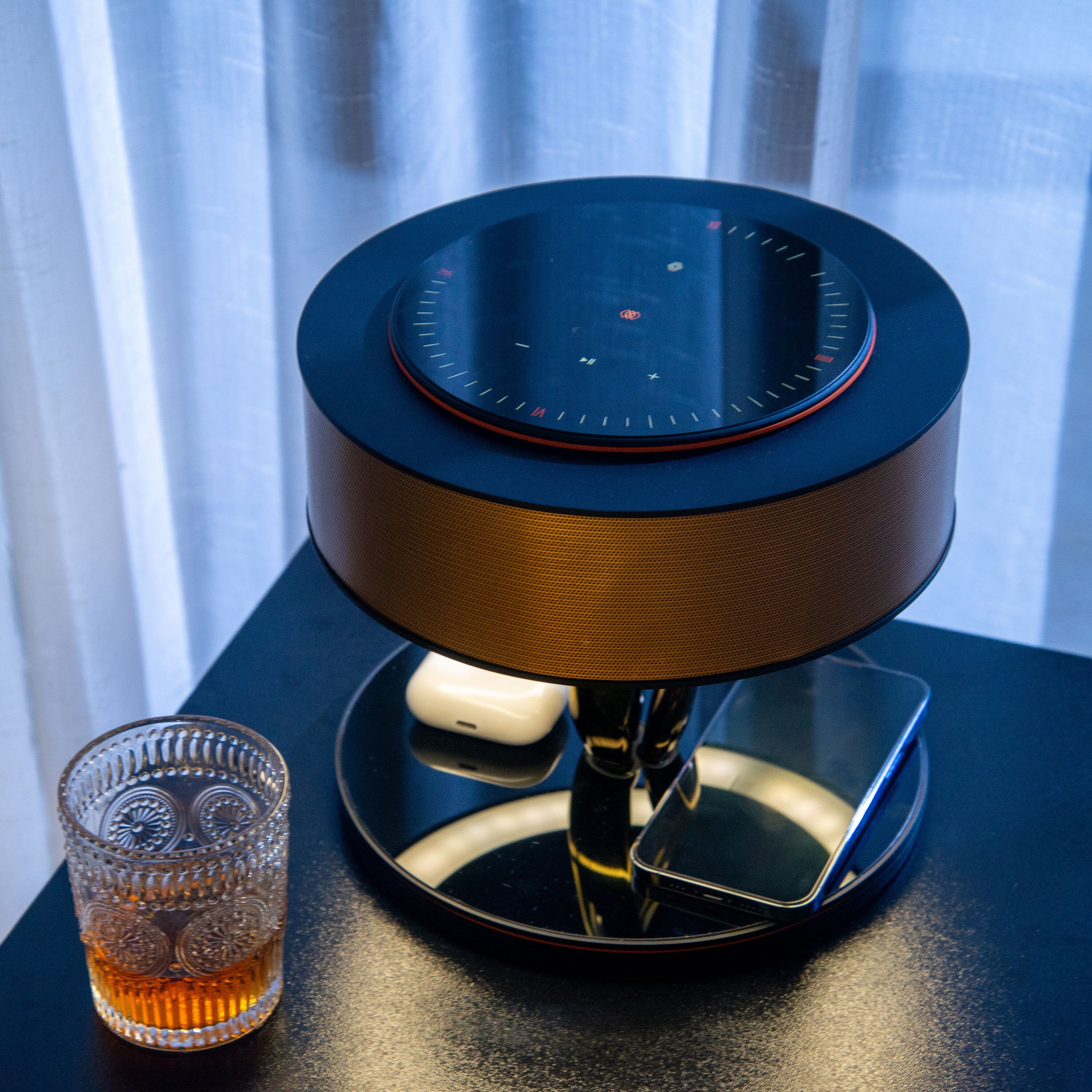 Moda Wireless Charging Speaker Lamp